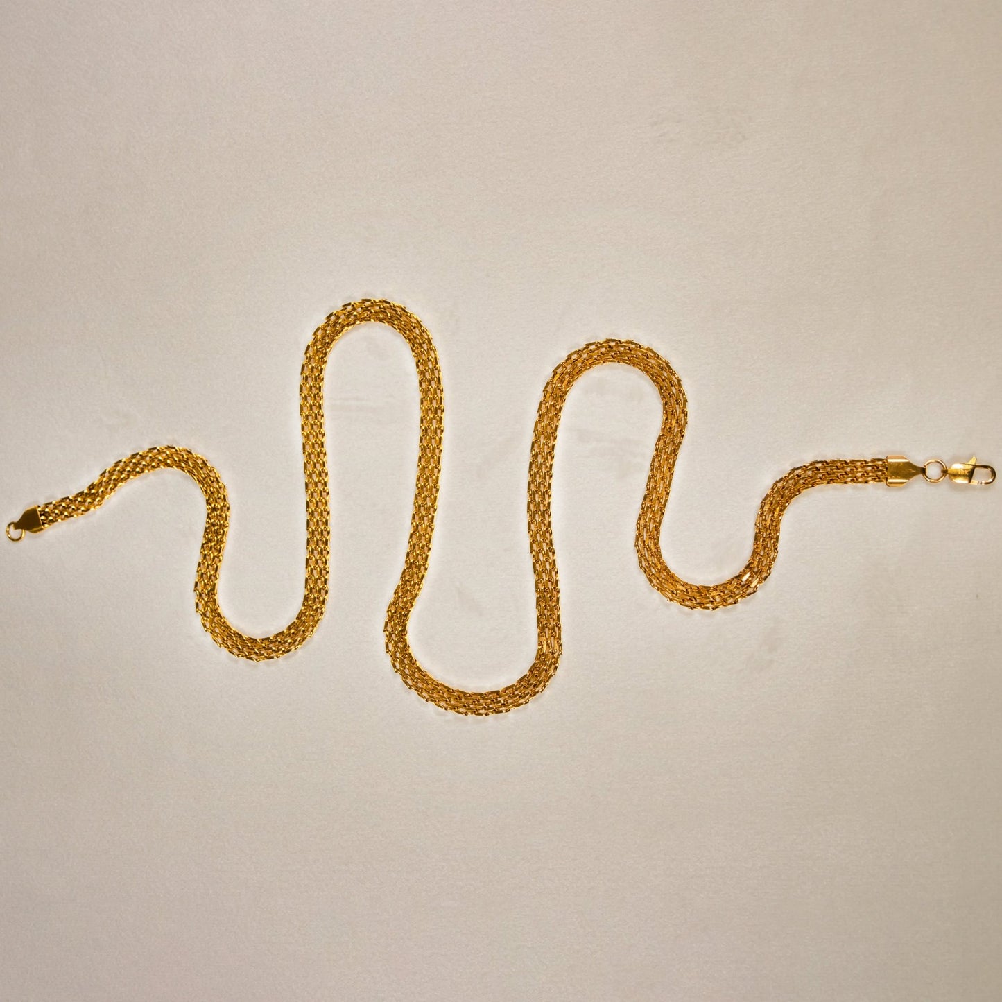 Combo Chinesca Hombre – Cadena Chinesca de Corte Masculino + Pulsera Chinesca de Regalo, Texturizada con Detalle de Pulido Espejo - Lioro