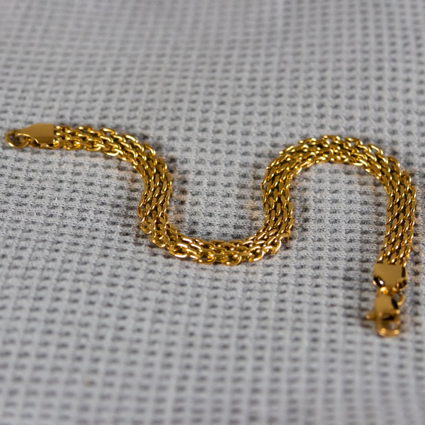 Combo Chinesca Hombre – Cadena Chinesca de Corte Masculino + Pulsera Chinesca de Regalo, Texturizada con Detalle de Pulido Espejo - Lioro